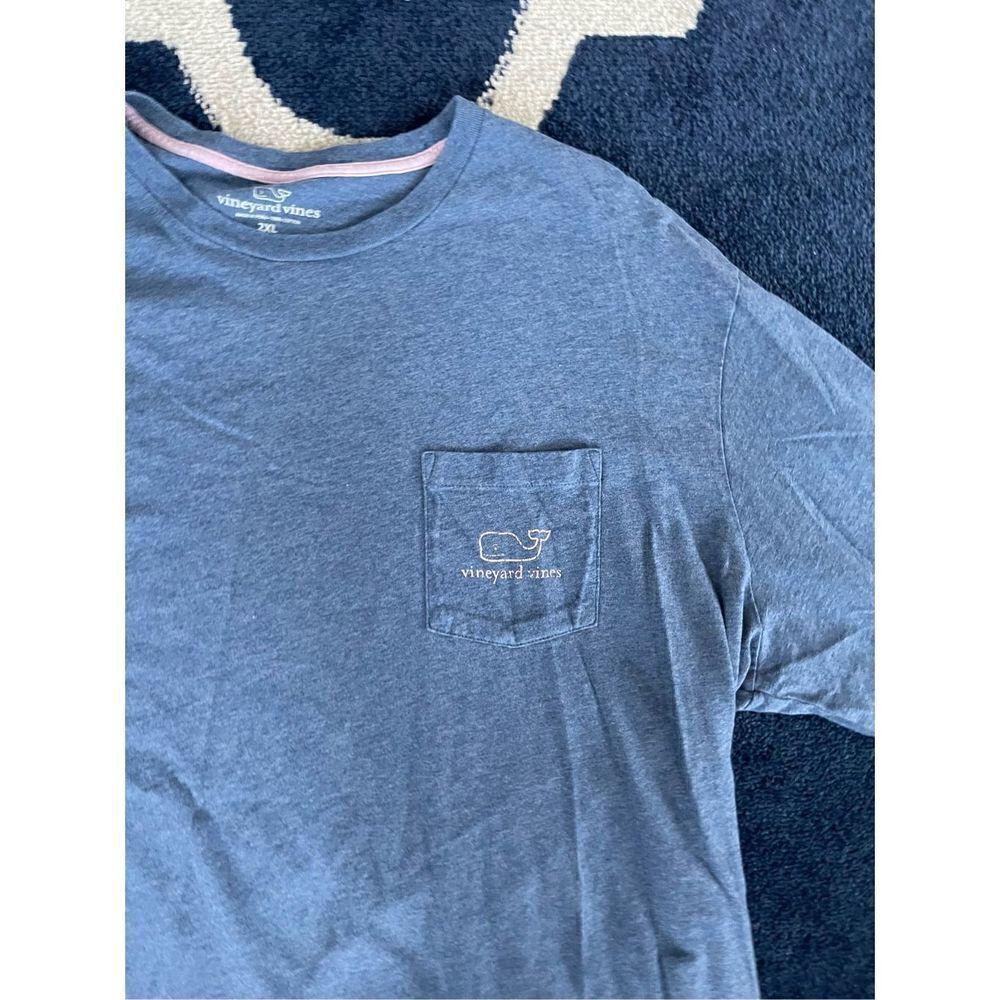 Vineyard Vines blue t-shirt with pink whale outline 2XL - Picture 4 of 6
